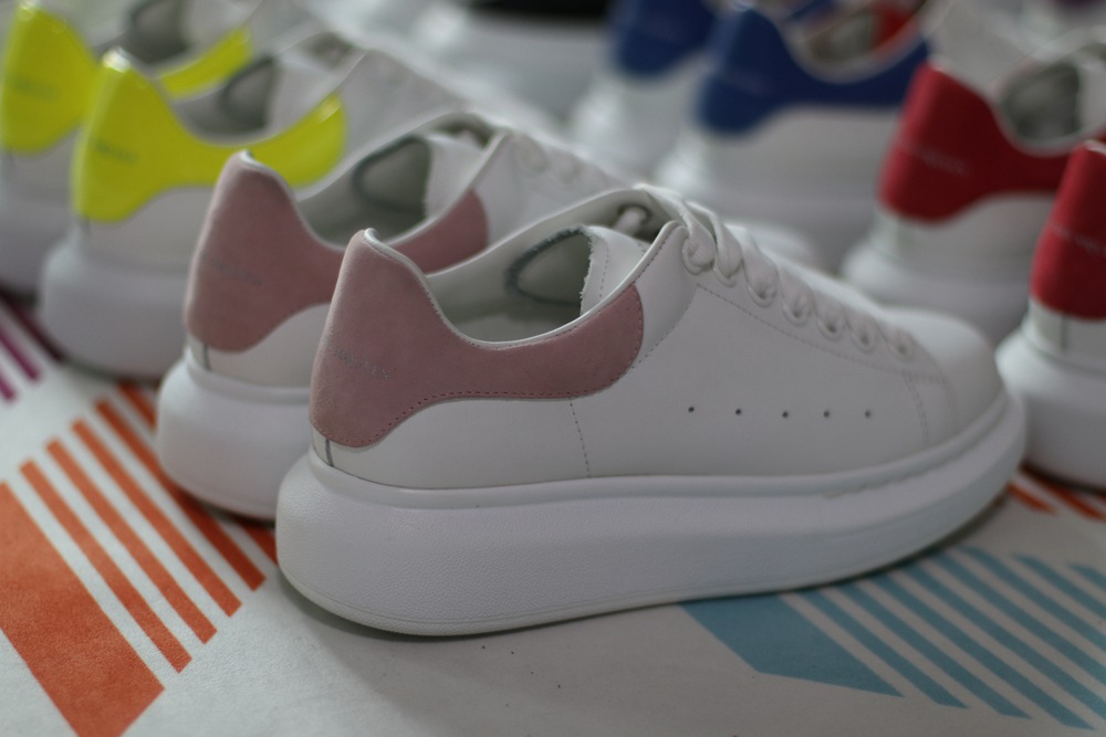 AMQ OVERSIZED SNEAKER with rose heel