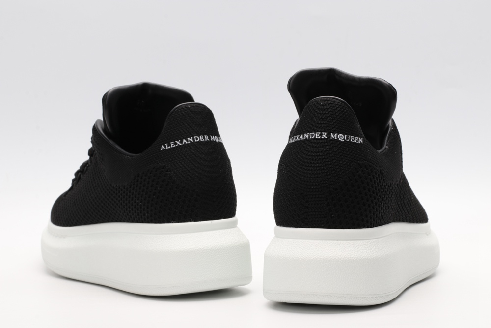 AMQ OVERSIZED SNEAKER Black