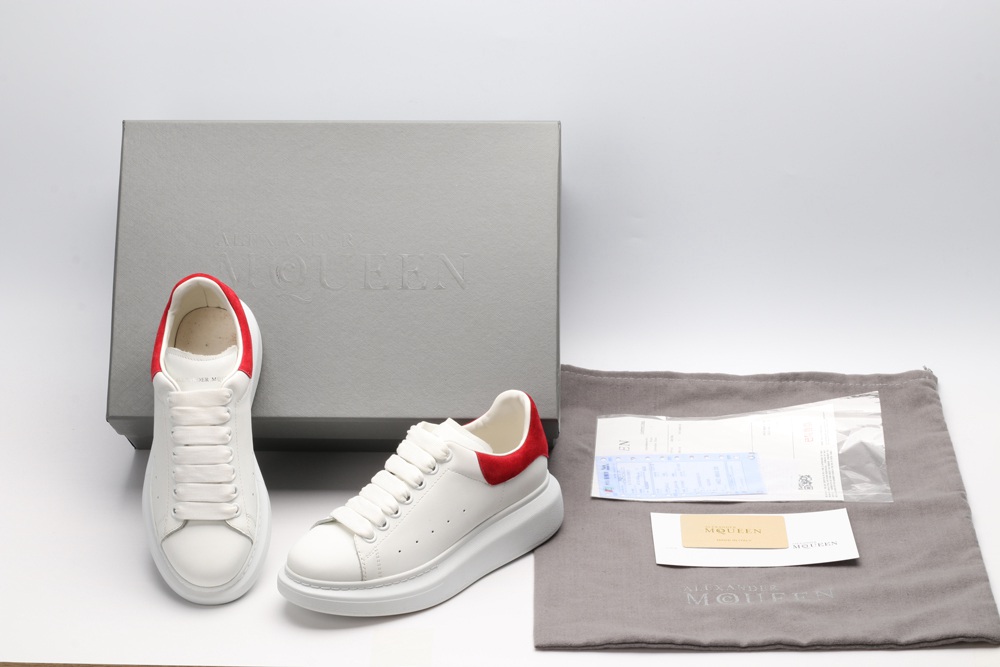 AMQ OVERSIZED SNEAKER with lust red suede heel