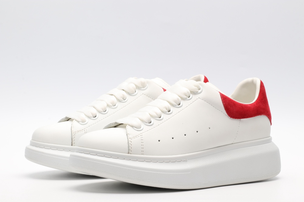 AMQ OVERSIZED SNEAKER with lust red suede heel