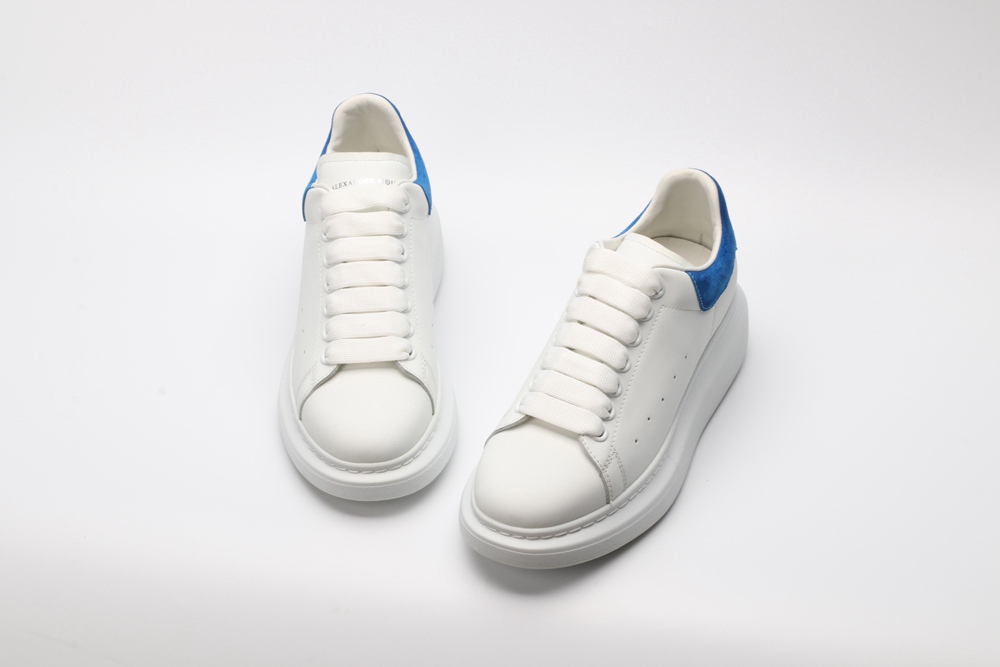 AMQ OVERSIZED SNEAKER with blue heel