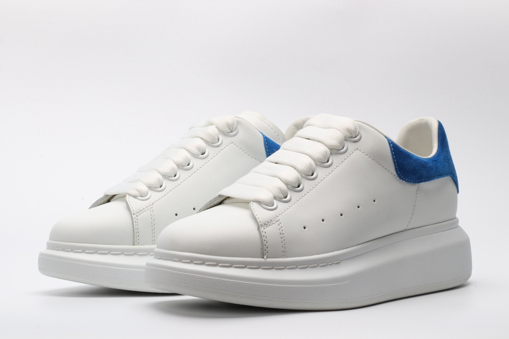 AMQ OVERSIZED SNEAKER with blue heel