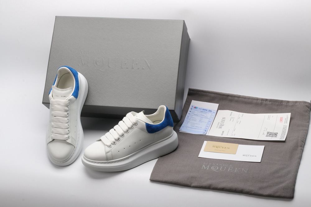 AMQ OVERSIZED SNEAKER with blue heel