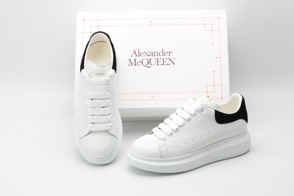 AMQ OVERSIZED SNEAKER Black