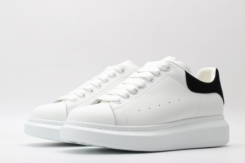 AMQ OVERSIZED SNEAKER Black