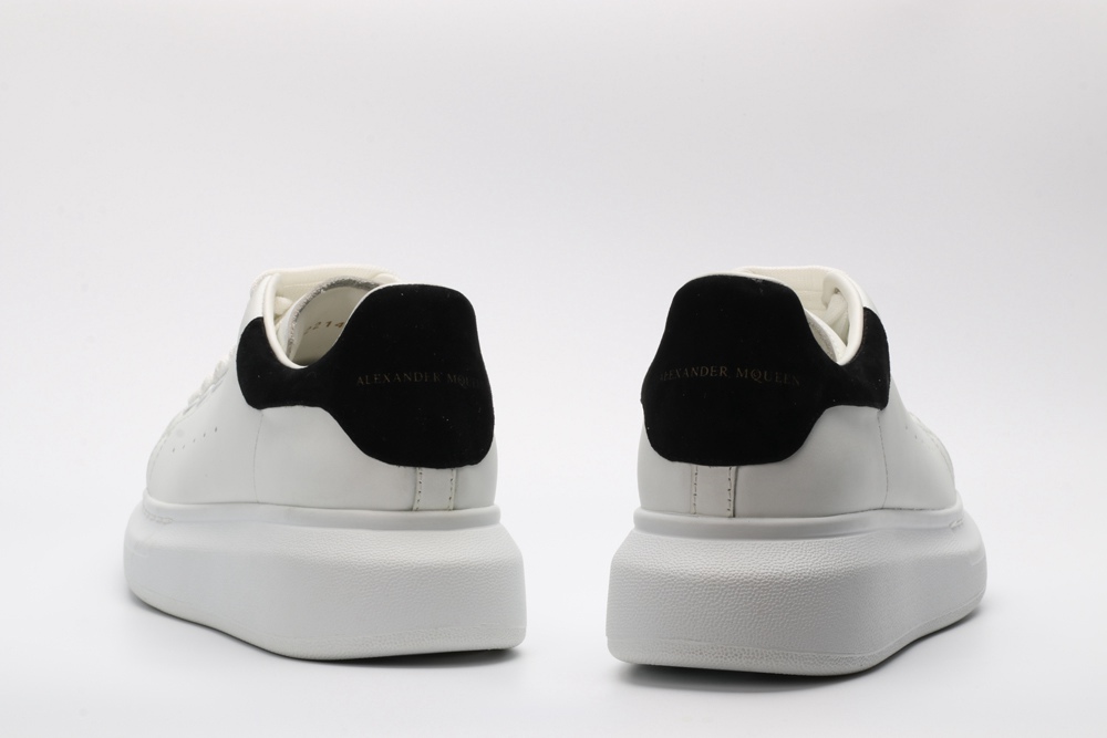 AMQ OVERSIZED SNEAKER Black