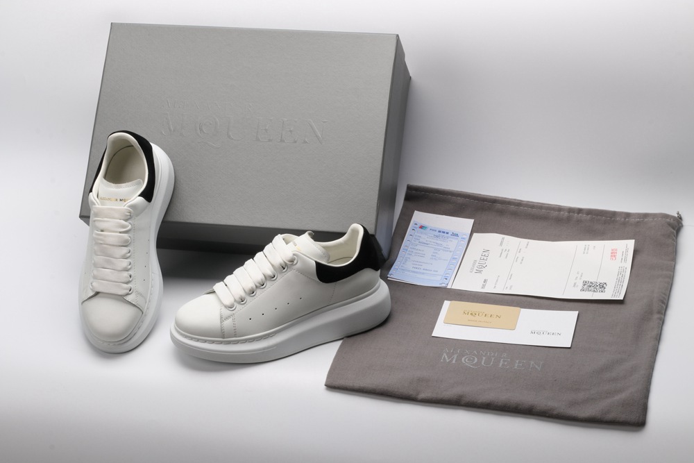 AMQ OVERSIZED SNEAKER Black