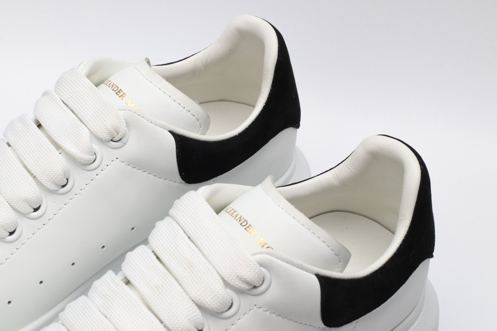 AMQ OVERSIZED SNEAKER Black