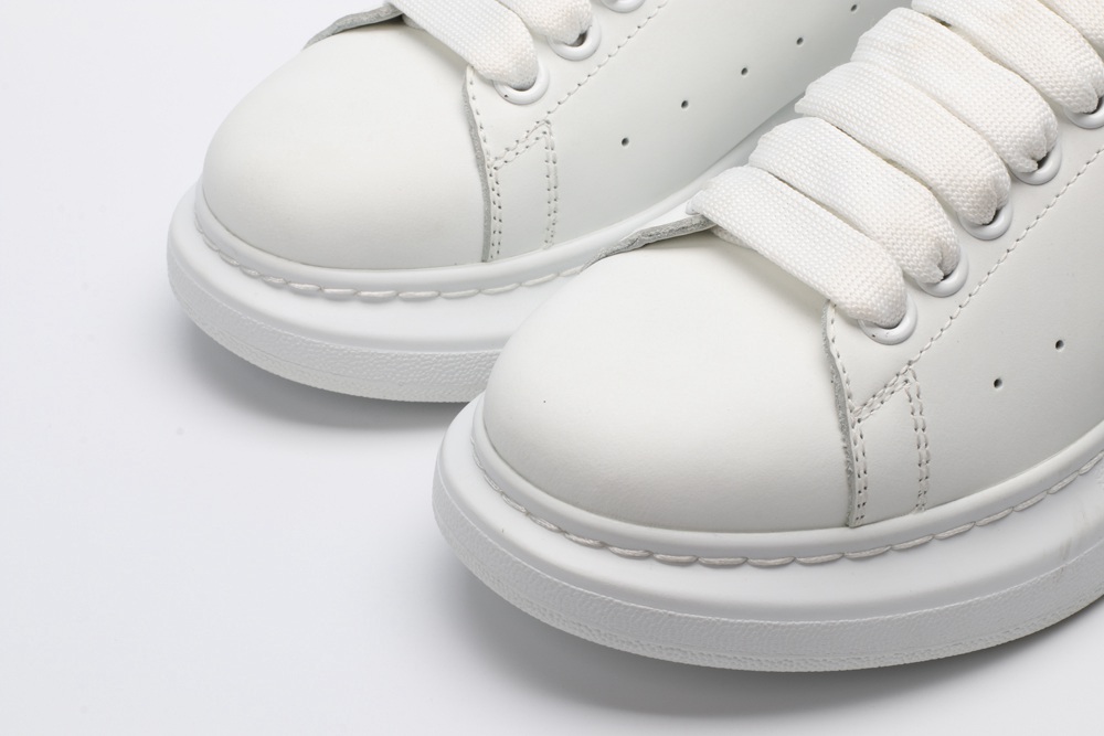 AMQ OVERSIZED SNEAKER Black