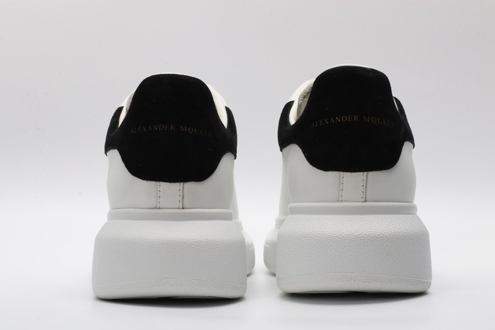 AMQ OVERSIZED SNEAKER Black