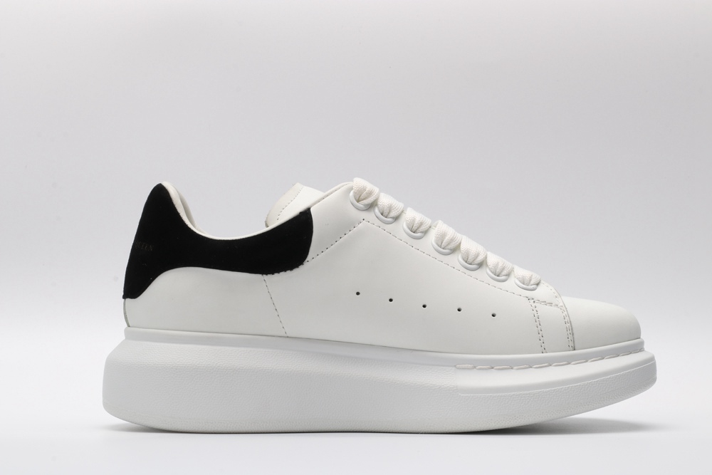 AMQ OVERSIZED SNEAKER Black