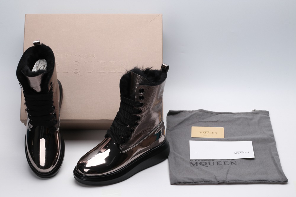 AMQ winter boots cafe