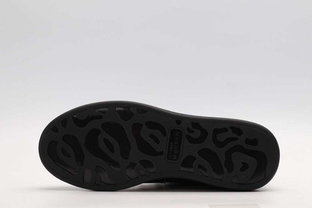 AMQ winter boots cafe