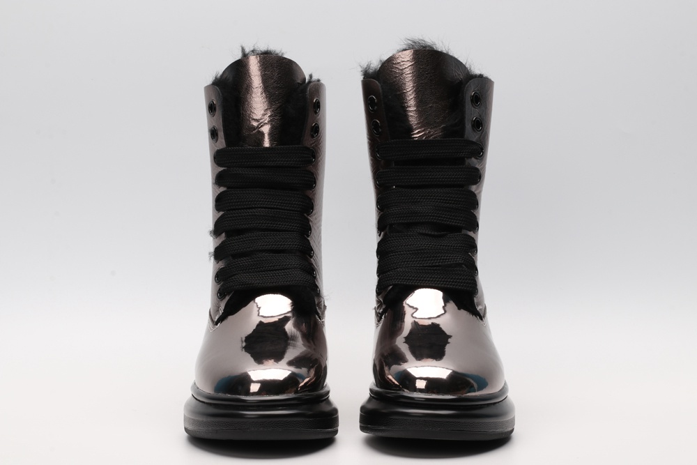 AMQ winter boots cafe