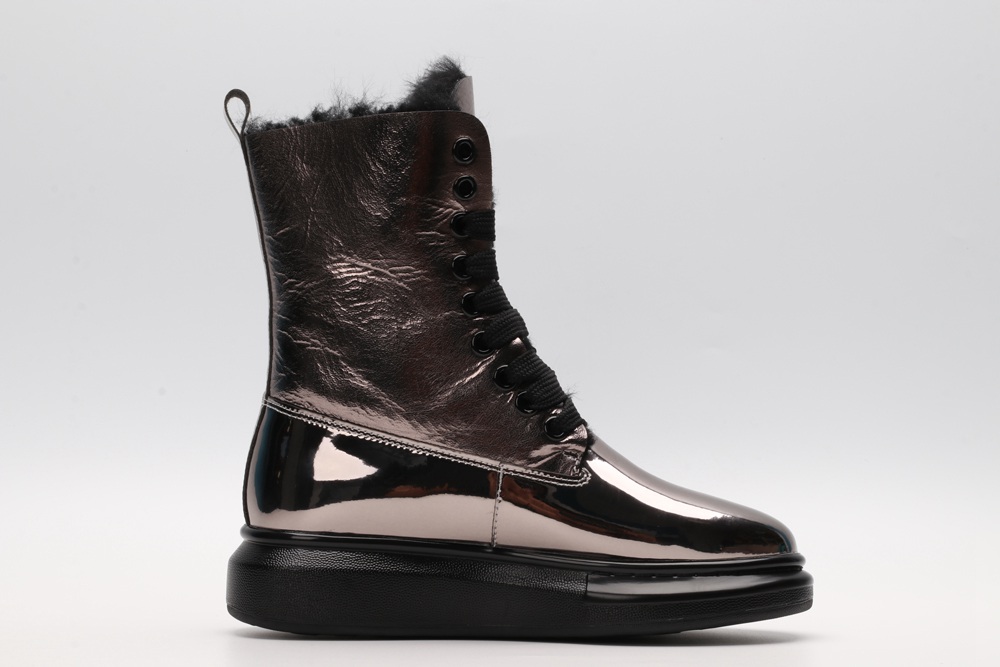 AMQ winter boots cafe