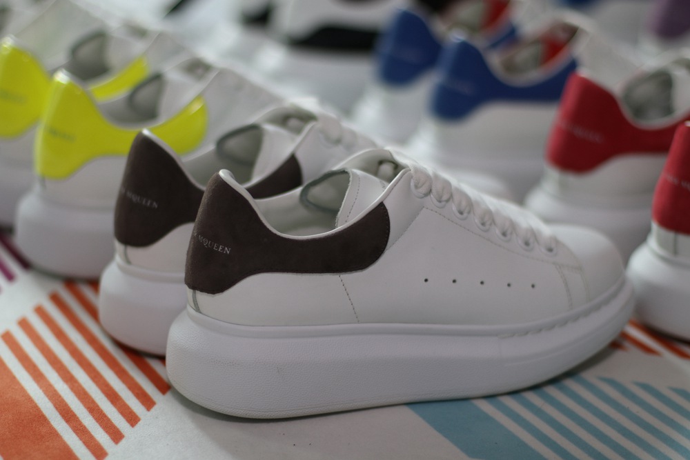 AMQ OVERSIZED SNEAKER Cafe