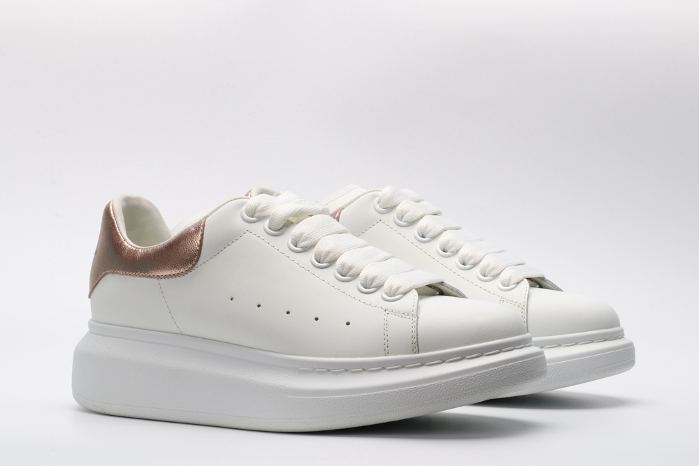 AMQ OVERSIZED SNEAKER with gold heel