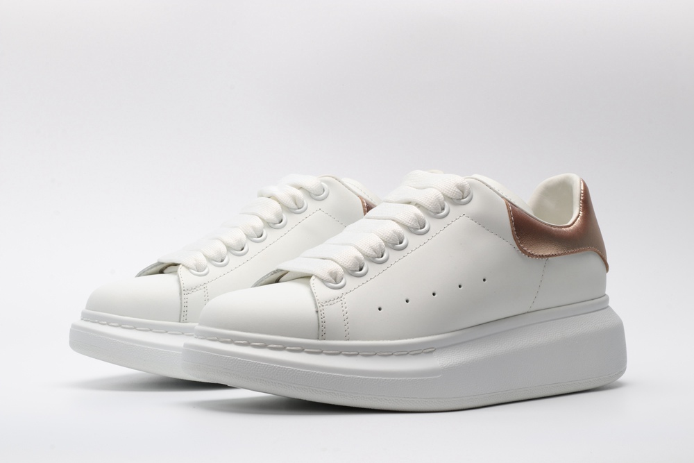 AMQ OVERSIZED SNEAKER with gold heel