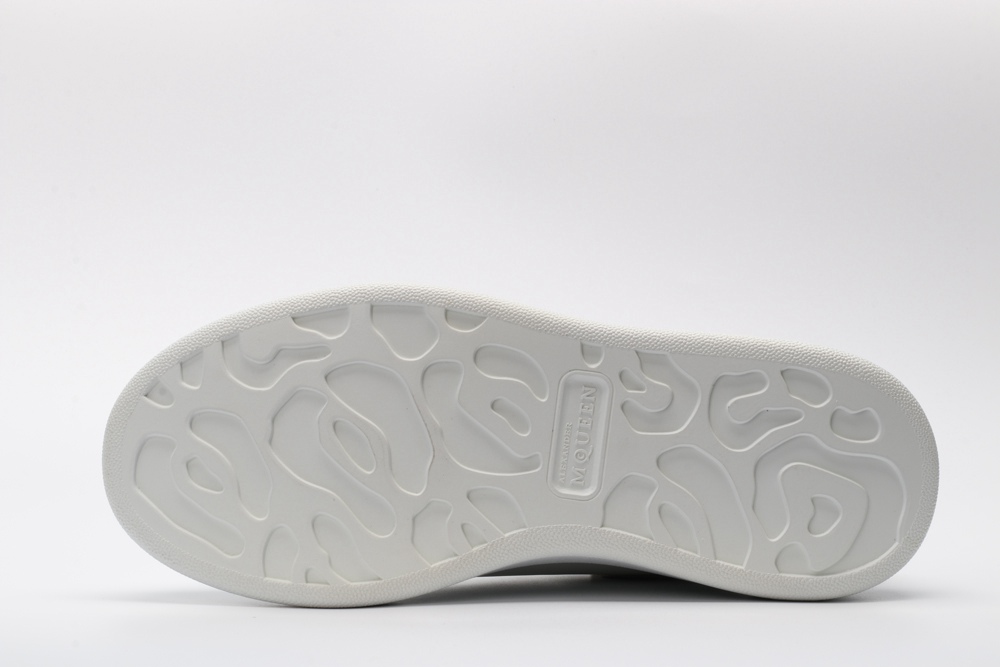 AMQ OVERSIZED SNEAKER with gold heel