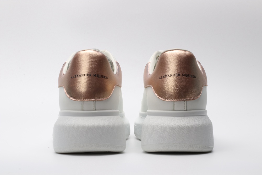 AMQ OVERSIZED SNEAKER with gold heel