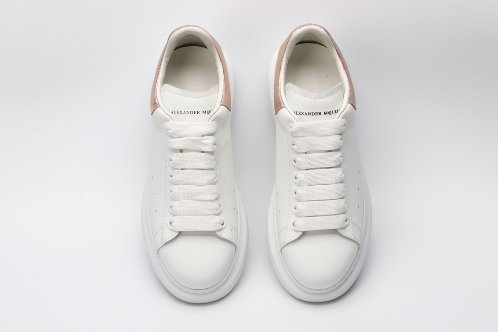 AMQ OVERSIZED SNEAKER with gold heel