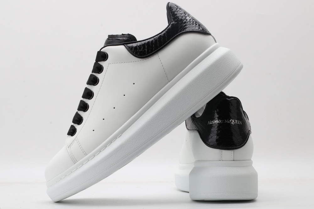 AMQ OVERSIZED SNEAKER with blue stamped python heel