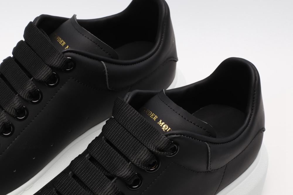 AMQ OVERSIZED SNEAKER Black