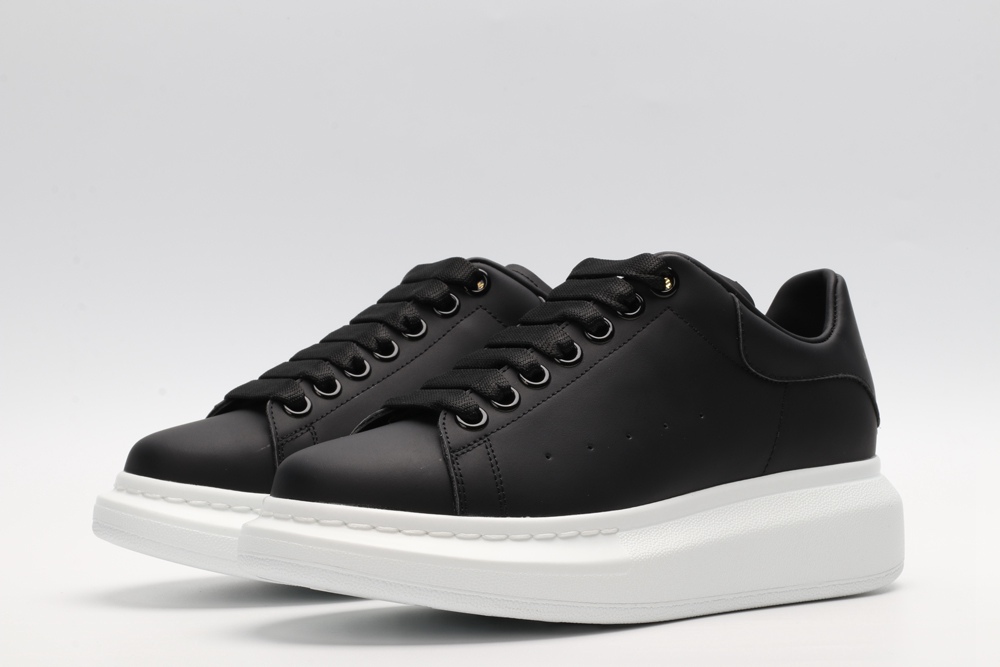 AMQ OVERSIZED SNEAKER Black