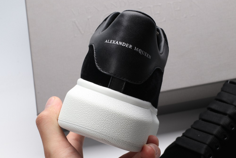 AMQ OVERSIZED SNEAKER black