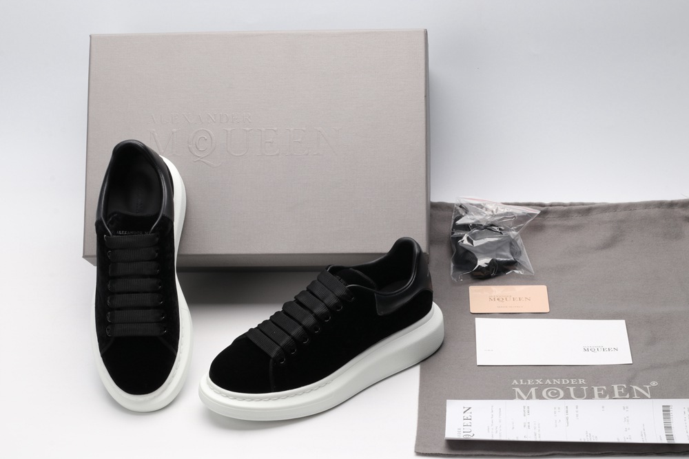 AMQ OVERSIZED SNEAKER black