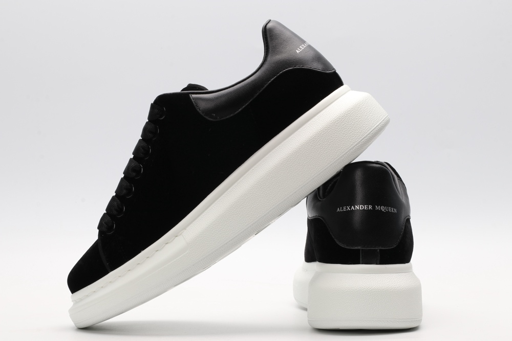 AMQ OVERSIZED SNEAKER black
