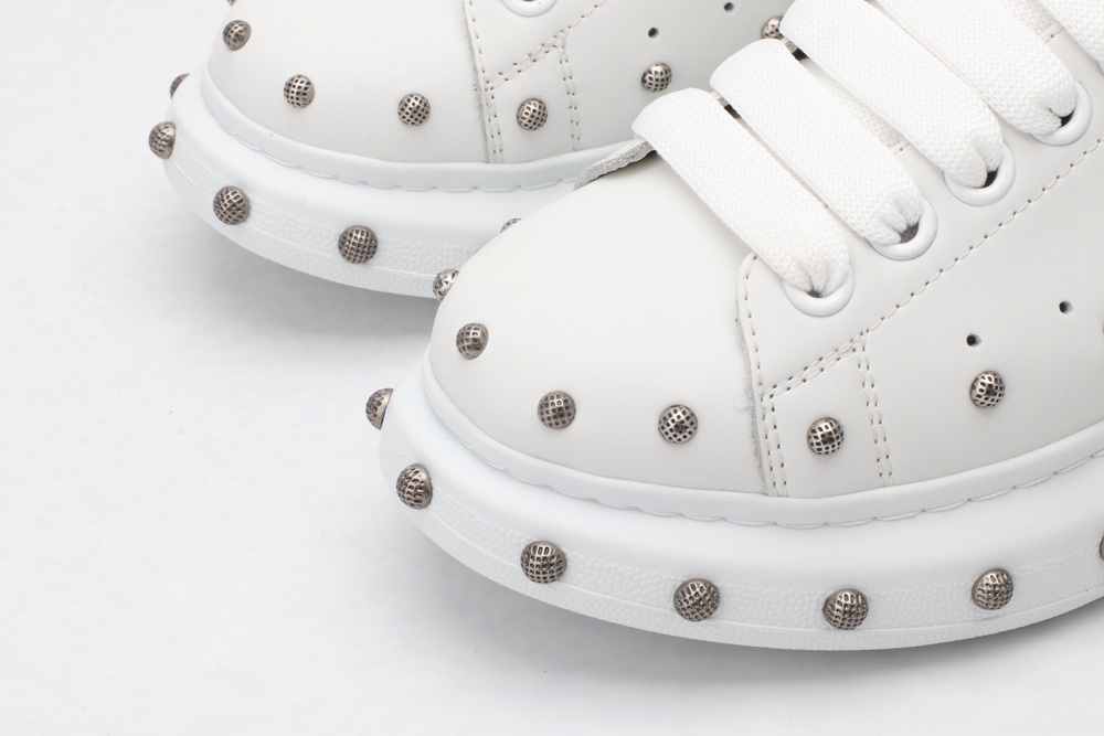 AMQ oversized sneakers with black heel