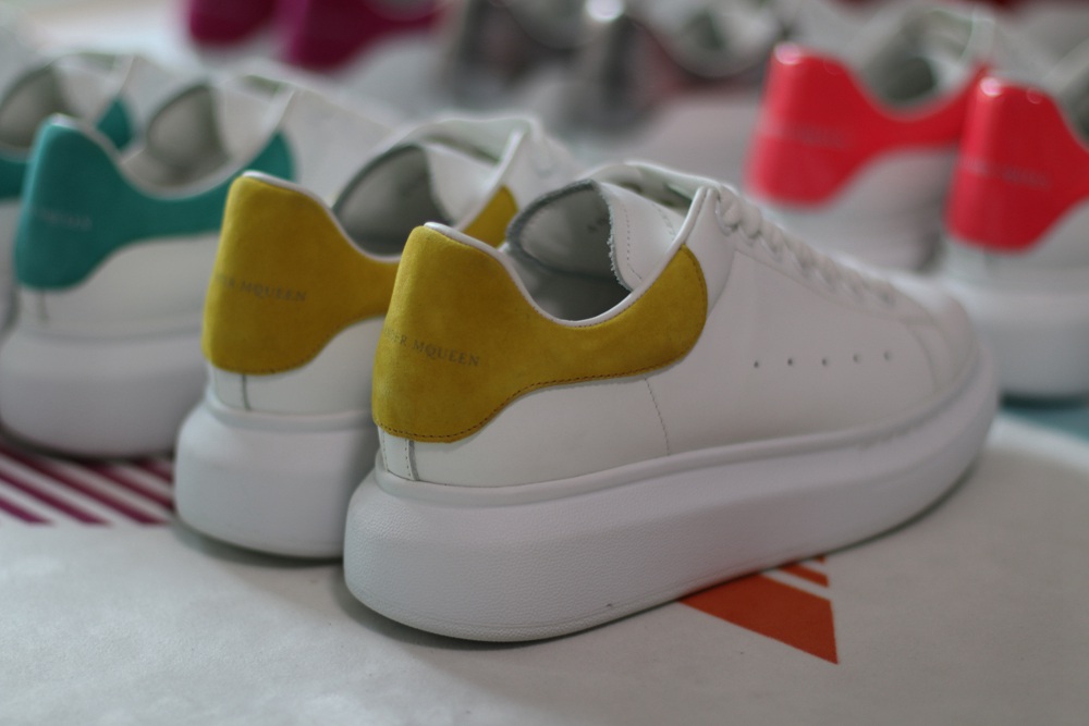 AMQ OVERSIZED SNEAKER Yellow heel